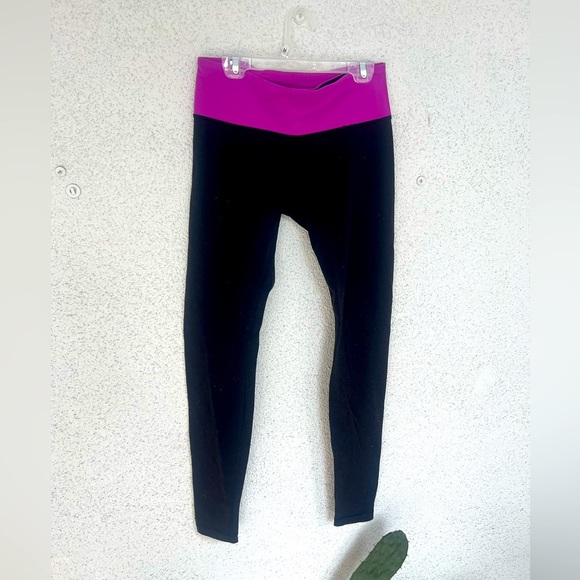 Lululemon leggings black with magenta waistband 6 - Picture 1 of 3